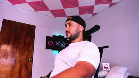 tommy_sccott online show from December 18, 2024, 2:53 am