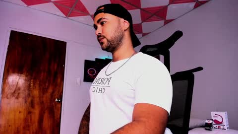 tommy_sccott online show from January 30, 2025, 2:49 am