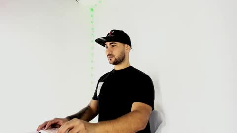 tommy_sccott online show from September 13, 2025, 11:04 pm