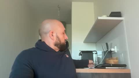 Snapshot of tommyx01 chatting on September 17, 2025, 5:53 am Thomas Fit online show from September 17, 2025, 5:53 am