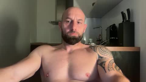 Snapshot of tommyx01 chatting on September 29, 2025, 9:52 pm Thomas Fit online show from September 29, 2025, 9:52 pm