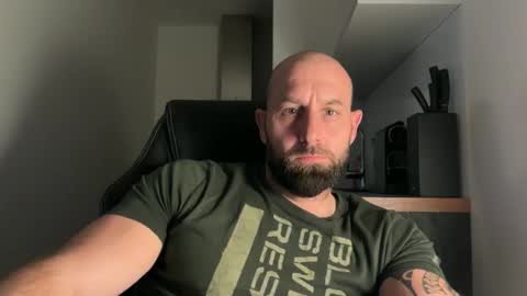 Snapshot of tommyx01 chatting on October 4, 2025, 9:13 pm Thomas Fit online show from October 4, 2025, 9:13 pm