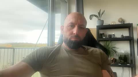 Snapshot of tommyx01 chatting on October 28, 2025, 8:18 am Thomas Fit online show from October 28, 2025, 8:18 am