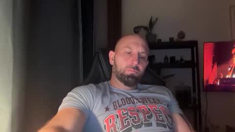 Snapshot of tommyx01 chatting on November 1, 2025, 9:50 pm Thomas Fit online show from November 1, 2025, 9:50 pm