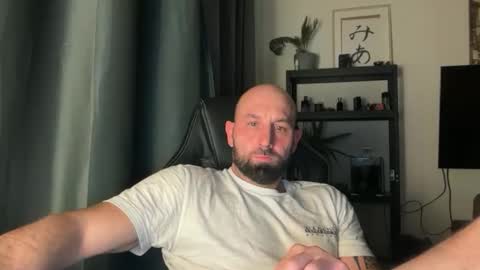 Snapshot of tommyx01 chatting on November 13, 2025, 9:36 pm Thomas Fit online show from November 13, 2025, 9:36 pm