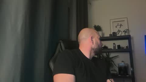 Snapshot of tommyx01 chatting on November 26, 2025, 9:38 pm Thomas Fit online show from November 26, 2025, 9:38 pm