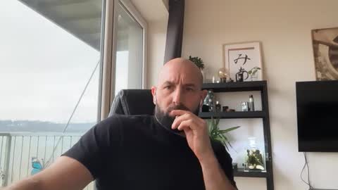 Snapshot of tommyx01 chatting on December 4, 2025, 10:24 am Thomas Fit online show from December 4, 2025, 10:24 am