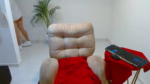 Snapshot of tomy337271 chatting on December 4, 2025, 4:27 pm tomy337271 online show from December 4, 2025, 4:27 pm