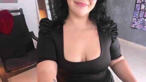 Snapshot of ton_amourrx chatting on January 6, 2025, 11:31 pm lady blue online show from January 6, 2025, 11:31 pm