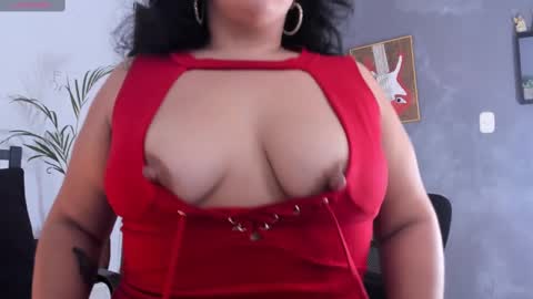Snapshot of ton_amourrx chatting on March 7, 2025, 11:05 pm lady blue online show from March 7, 2025, 11:05 pm