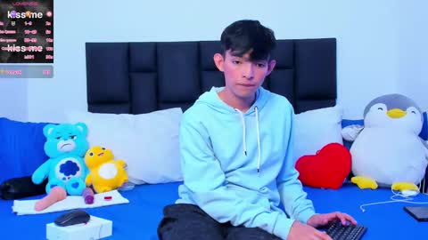 Snapshot of tonny_twink_ chatting on March 8, 2025, 7:49 am Tonny online show from March 8, 2025, 7:49 am