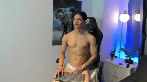 tony_petrov online show from November 10, 2025, 12:59 pm