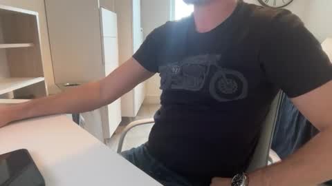 too_naughty online show from November 18, 2025, 12:42 pm