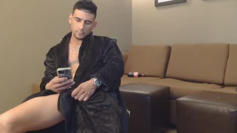 Snapshot of toomuchsmoke chatting on December 31, 2024, 2:40 am toomuchsmoke online show from December 31, 2024, 2:40 am