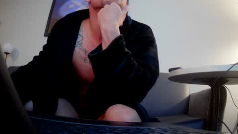 Snapshot of toomuchsmoke chatting on February 9, 2025, 12:06 am toomuchsmoke online show from February 9, 2025, 12:06 am