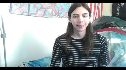 Luna online show from March 4, 2025, 9:54 pm