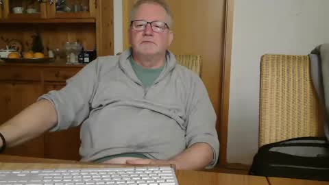 toto758 online show from January 1, 2025, 3:14 pm