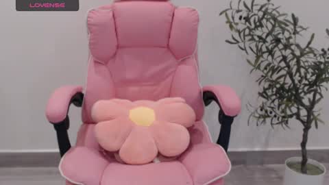 Snapshot of totoro_09 chatting on October 3, 2025, 7:49 am Angelina online show from October 3, 2025, 7:49 am