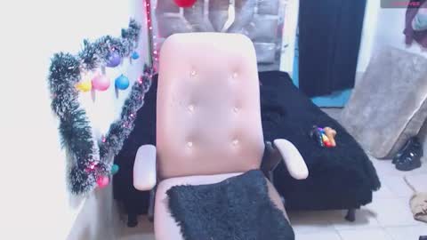 toxca69 online show from November 28, 2025, 2:03 am