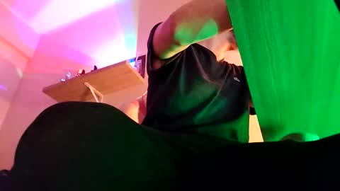 Snapshot of toyboysquirt chatting on November 30, 2025, 7:56 am toyboysquirt online show from November 30, 2025, 7:56 am