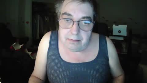 Snapshot of transmtfhello chatting on February 23, 2025, 11:04 pm Peter online show from February 23, 2025, 11:04 pm