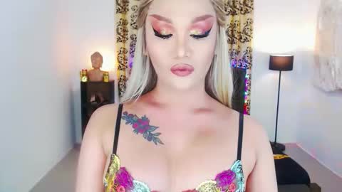 KYLIE BELLA  TS online show from September 16, 2025, 7:09 am