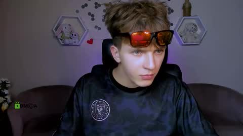 Snapshot of travis_wolf_ chatting on September 18, 2025, 7:16 pm Travis online show from September 18, 2025, 7:16 pm