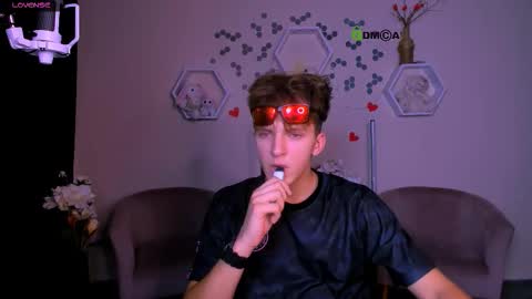 Snapshot of travis_wolf_ chatting on September 22, 2025, 7:16 pm Travis online show from September 22, 2025, 7:16 pm