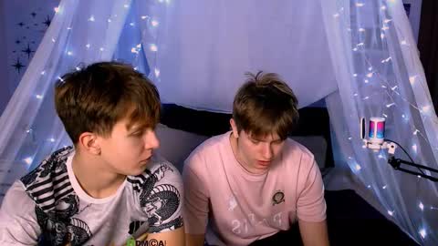 Snapshot of travis_wolf_ chatting on October 1, 2025, 7:42 pm Travis online show from October 1, 2025, 7:42 pm