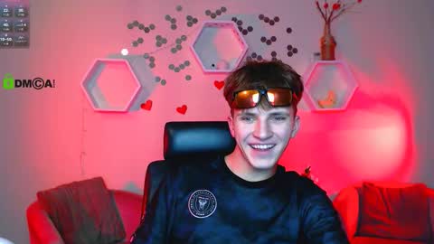 Snapshot of travis_wolf_ chatting on October 15, 2025, 7:03 pm Travis online show from October 15, 2025, 7:03 pm