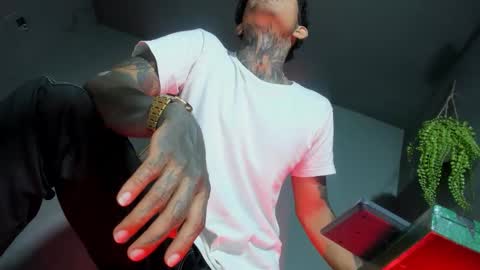 TRAV - INDEPENDENT MODEL online show from October 23, 2025, 1:49 am