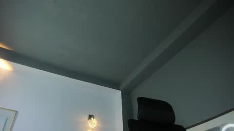 TRAV - INDEPENDENT MODEL online show from December 18, 2025, 4:51 am