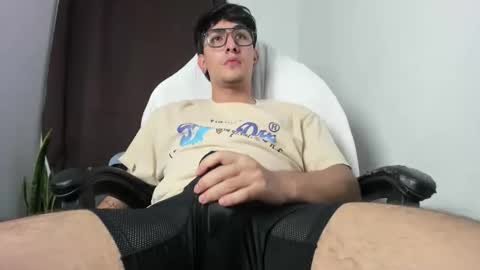 Trebol Lynn online show from December 21, 2025, 3:57 am