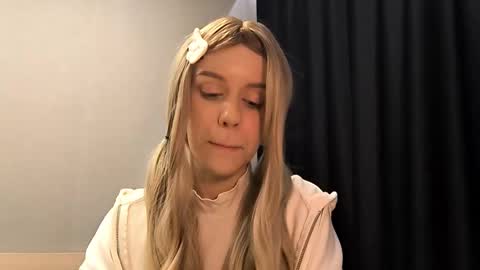 Snapshot of tressamarshbanks chatting on October 10, 2025, 7:24 pm Alice online show from October 10, 2025, 7:24 pm