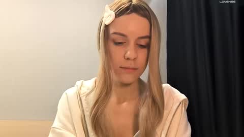 Snapshot of tressamarshbanks chatting on October 15, 2025, 6:30 pm Alice online show from October 15, 2025, 6:30 pm
