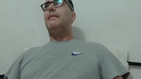 Snapshot of trevido4u chatting on October 7, 2025, 2:42 am trevido4u online show from October 7, 2025, 2:42 am