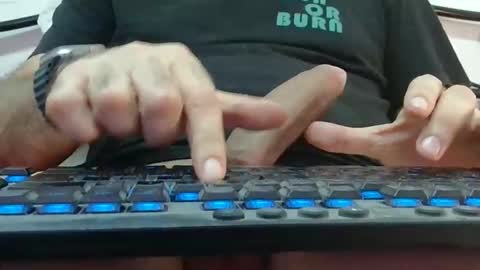 Snapshot of trevido4u chatting on October 22, 2025, 11:04 pm trevido4u online show from October 22, 2025, 11:04 pm