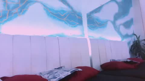 triana_crimson online show from September 23, 2025, 9:51 pm