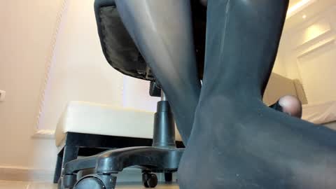 Snapshot of trinitixx chatting on December 2, 2024, 9:28 pm Triny online show from December 2, 2024, 9:28 pm