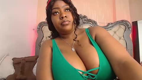 Snapshot of trixiemar chatting on December 11, 2024, 8:18 pm TrixieMar online show from December 11, 2024, 8:18 pm