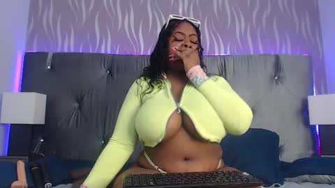 Snapshot of trixiemar chatting on February 3, 2025, 4:31 pm TrixieMar online show from February 3, 2025, 4:31 pm