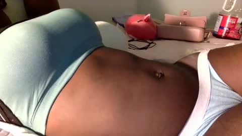 Snapshot of tropicalebonyx chatting on December 14, 2025, 1:05 pm Tropical Ebony online show from December 14, 2025, 1:05 pm