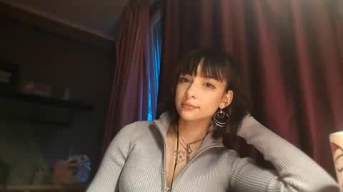 Snapshot of trudymersereau chatting on December 22, 2025, 1:19 pm Poly online show from December 22, 2025, 1:19 pm