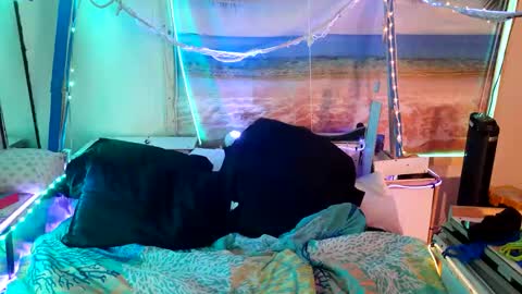 Snapshot of tsmagicstick chatting on December 3, 2025, 6:32 am TSMagicStick online show from December 3, 2025, 6:32 am