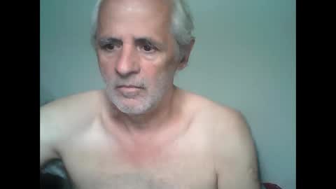 Snapshot of tuamigo8a chatting on December 4, 2025, 10:57 am Siveomeves online show from December 4, 2025, 10:57 am