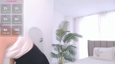 Snapshot of tumilio chatting on February 10, 2025, 2:05 pm TumiLio online show from February 10, 2025, 2:05 pm