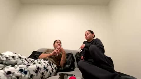 Snapshot of tus_reinas chatting on January 6, 2025, 6:58 am Tus reinas online show from January 6, 2025, 6:58 am