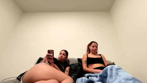 Snapshot of tus_reinas chatting on January 10, 2025, 7:04 am Tus reinas online show from January 10, 2025, 7:04 am