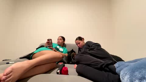 Snapshot of tus_reinas chatting on January 13, 2025, 7:11 am Tus reinas online show from January 13, 2025, 7:11 am
