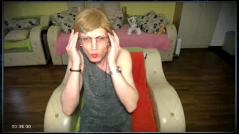 Clementine online show from February 21, 2025, 2:38 pm